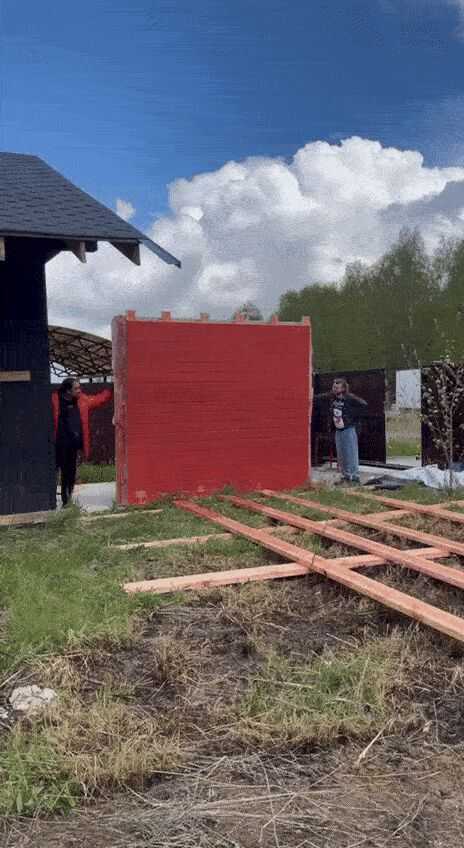 Собираем дом в гараже за 8 часов. Чуть не придавило стеной. Всё пошло не по плану