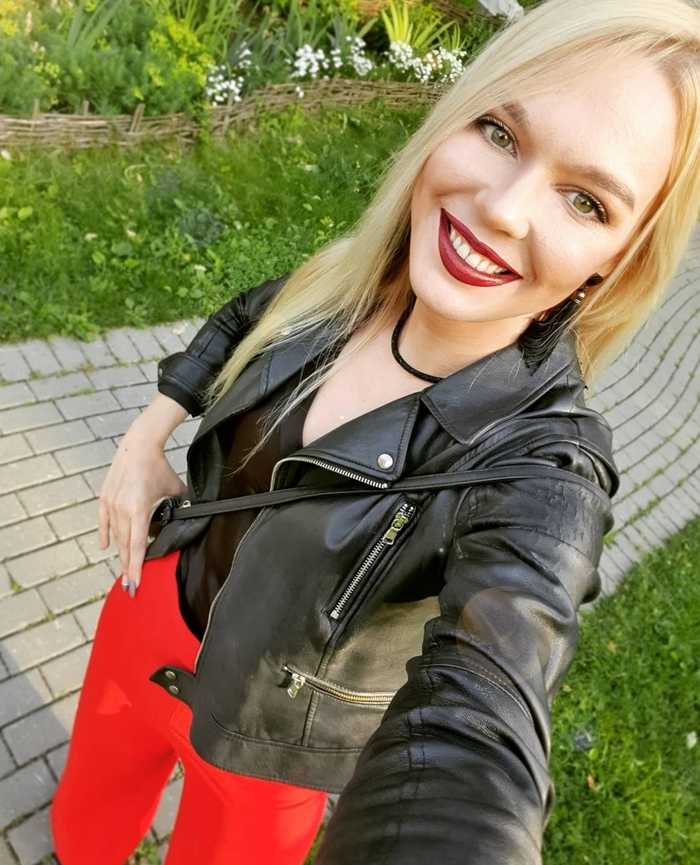 Здравствуйте, приятно познакомиться.  Юля, дизайнер и мебельщик
